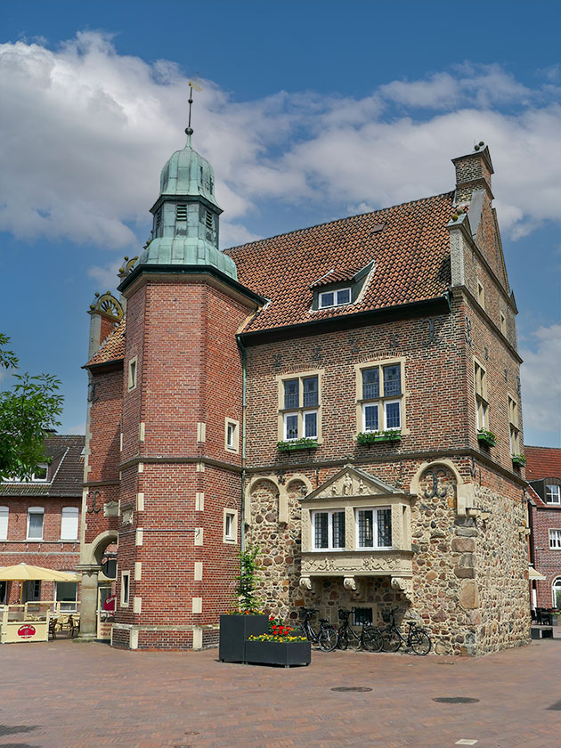 Meppen – historisches Rathaus am Markt